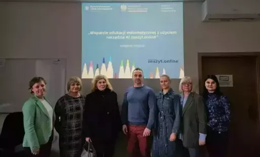 Zdjęcie do Nauczyciele z gminy Stare Miasto zgłębiali tajniki AI w nauczaniu matematyki