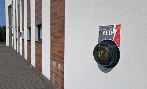 AED dla mieszkańców – ważna inicjatywa firmy AJ Group